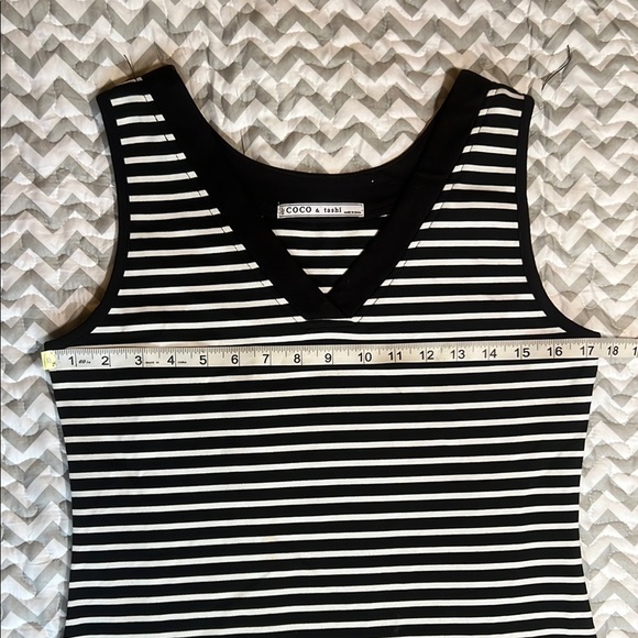 COCO & tashi Black & White striped V-neck Dress with zipper detailing sz L - Picture 7 of 12